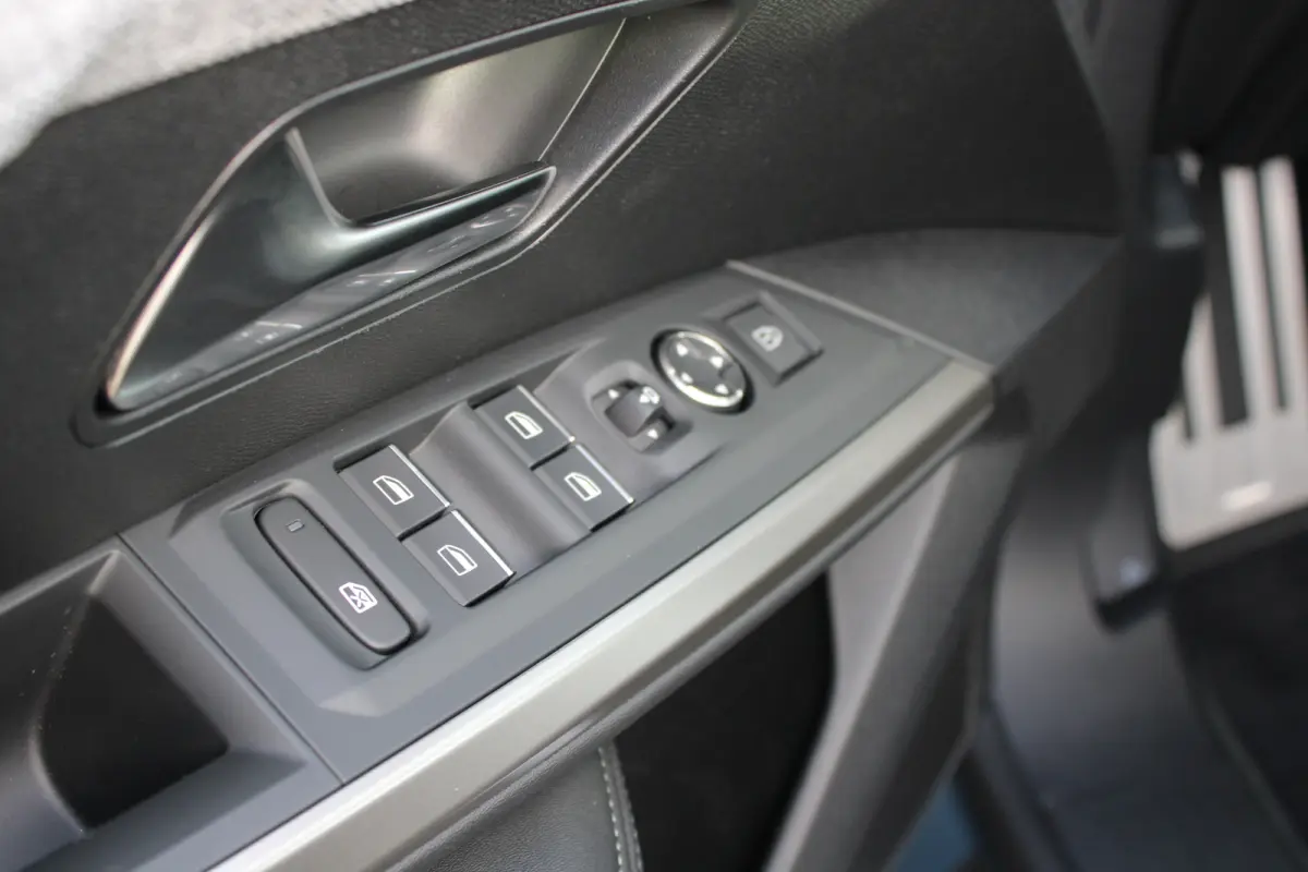 1.6 plug-in Hybrid 195pk GT | Panorama/schuifdak | Luxe stoelen | Massage | Focal | Stoelverwarming | NL auto | 9.500km |