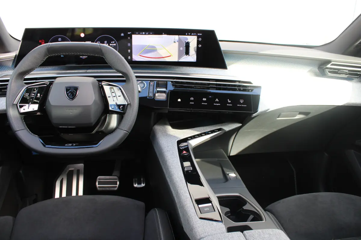 1.6 plug-in Hybrid 195pk GT | Panorama/schuifdak | Luxe stoelen | Massage | Focal | Stoelverwarming | NL auto | 9.500km |