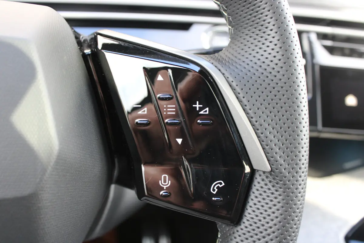 1.6 plug-in Hybrid 195pk GT | Panorama/schuifdak | Luxe stoelen | Massage | Focal | Stoelverwarming | NL auto | 9.500km |