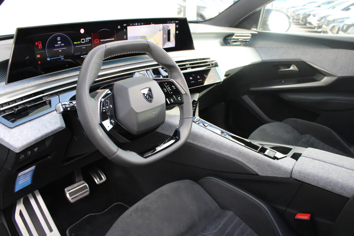 1.6 plug-in Hybrid 195pk GT | Panorama/schuifdak | Luxe stoelen | Massage | Focal | Stoelverwarming | NL auto | 9.500km |