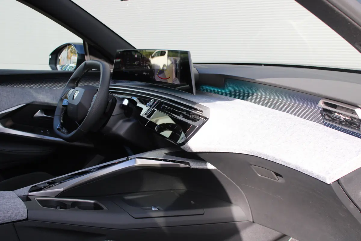 1.6 plug-in Hybrid 195pk GT | Panorama/schuifdak | Luxe stoelen | Massage | Focal | Stoelverwarming | NL auto | 9.500km |