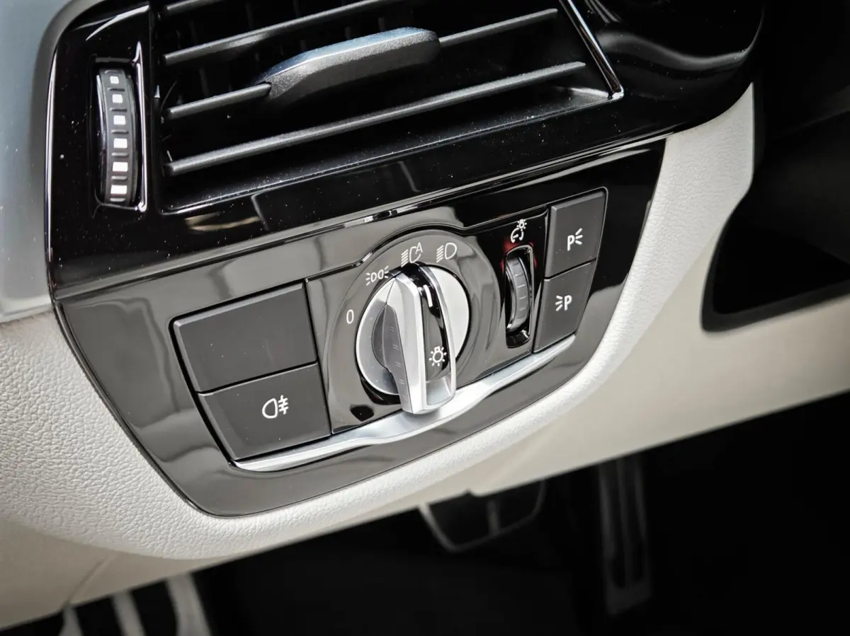 545e xDrive M-Sport | BOWERS & WILKINS | LASER | SOFTCLOSE