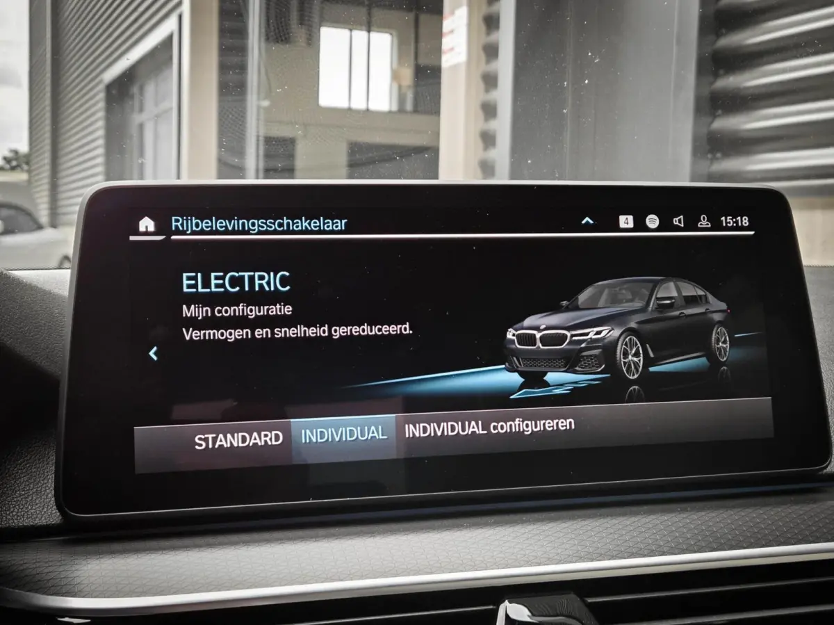 545e xDrive M-Sport | BOWERS & WILKINS | LASER | SOFTCLOSE