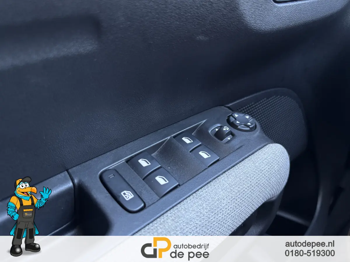 1.2 PureTech S&S Shine GARANTIE/CRUISE/CLIMA/CARPLAY/TREKHAAK/P.SENS.+CAM/LICHTMETAAL rijklaarprijs!