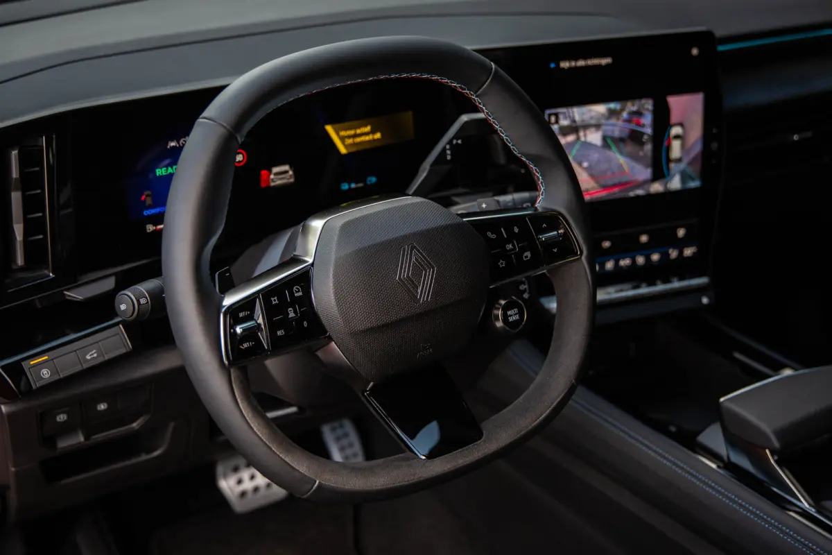 1.2 E-Tech full hybrid 200 esprit Alpine , 360-graden camera, Apple Carplay, Sfeerverlichting, Stoel/stuurverwarming,