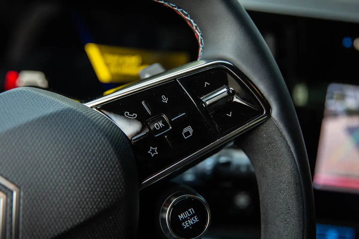 1.2 E-Tech full hybrid 200 esprit Alpine , 360-graden camera, Apple Carplay, Sfeerverlichting, Stoel/stuurverwarming,