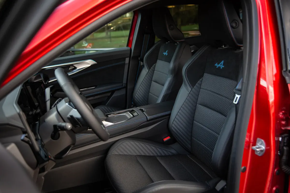 1.2 E-Tech full hybrid 200 esprit Alpine , 360-graden camera, Apple Carplay, Sfeerverlichting, Stoel/stuurverwarming,