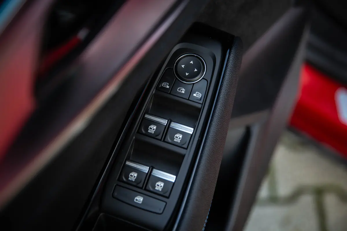 1.2 E-Tech full hybrid 200 esprit Alpine , 360-graden camera, Apple Carplay, Sfeerverlichting, Stoel/stuurverwarming,