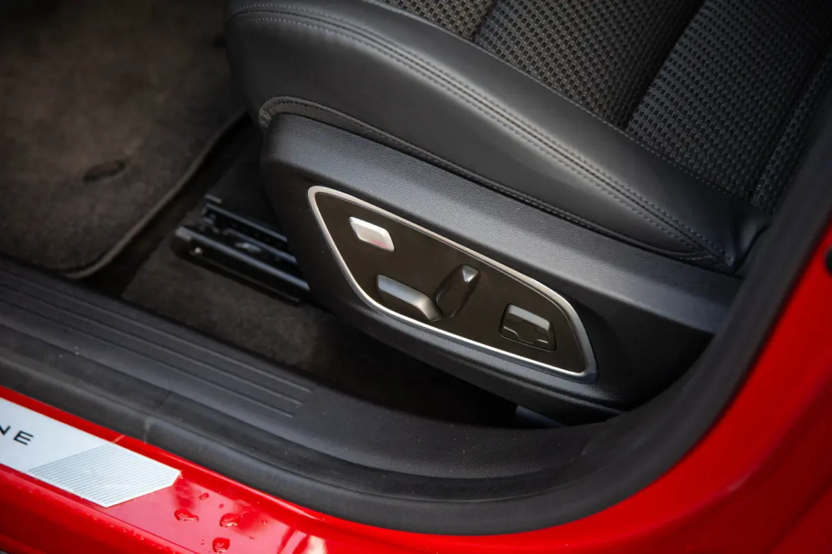 1.2 E-Tech full hybrid 200 esprit Alpine , 360-graden camera, Apple Carplay, Sfeerverlichting, Stoel/stuurverwarming,