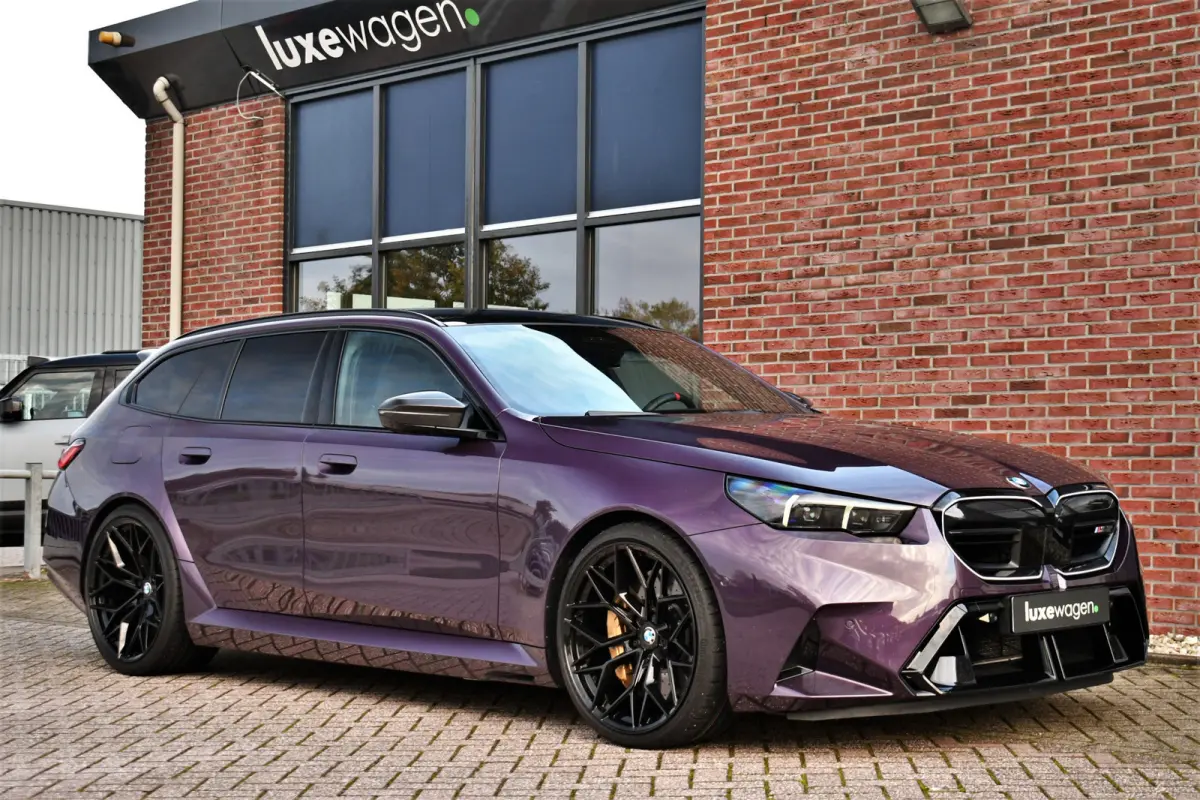 M5 | Daytona-Violett | Ceramic | 22"Korbach | Akrapovic | Pano | Trekhaak | DA+