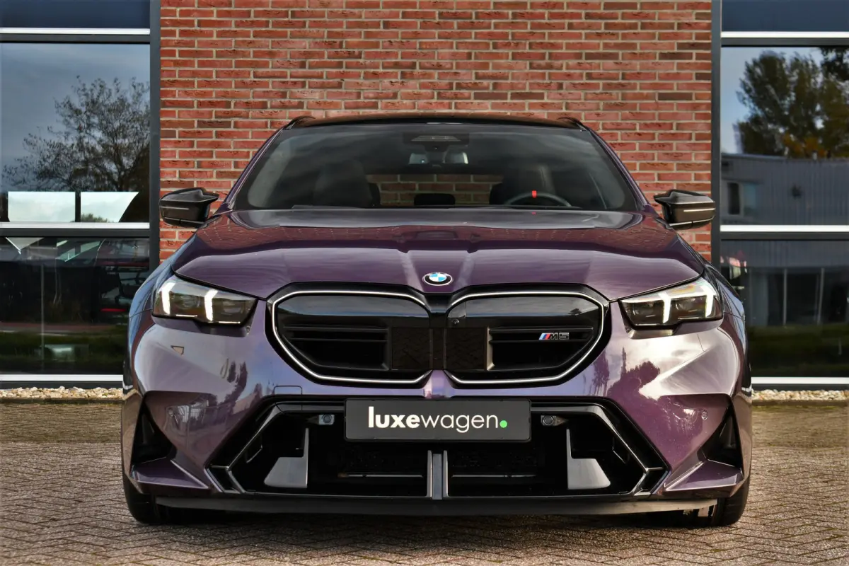 M5 | Daytona-Violett | Ceramic | 22"Korbach | Akrapovic | Pano | Trekhaak | DA+
