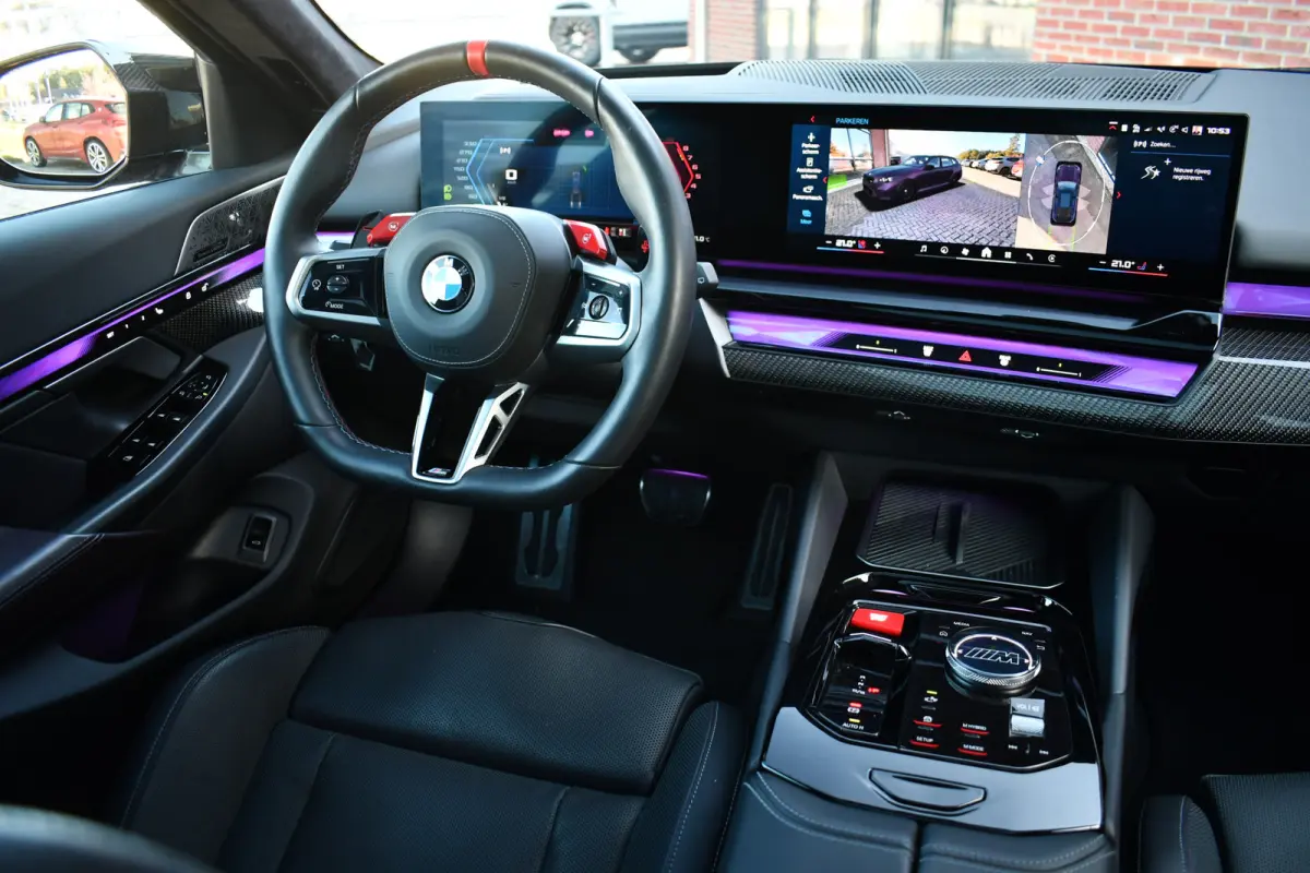 M5 | Daytona-Violett | Ceramic | 22"Korbach | Akrapovic | Pano | Trekhaak | DA+