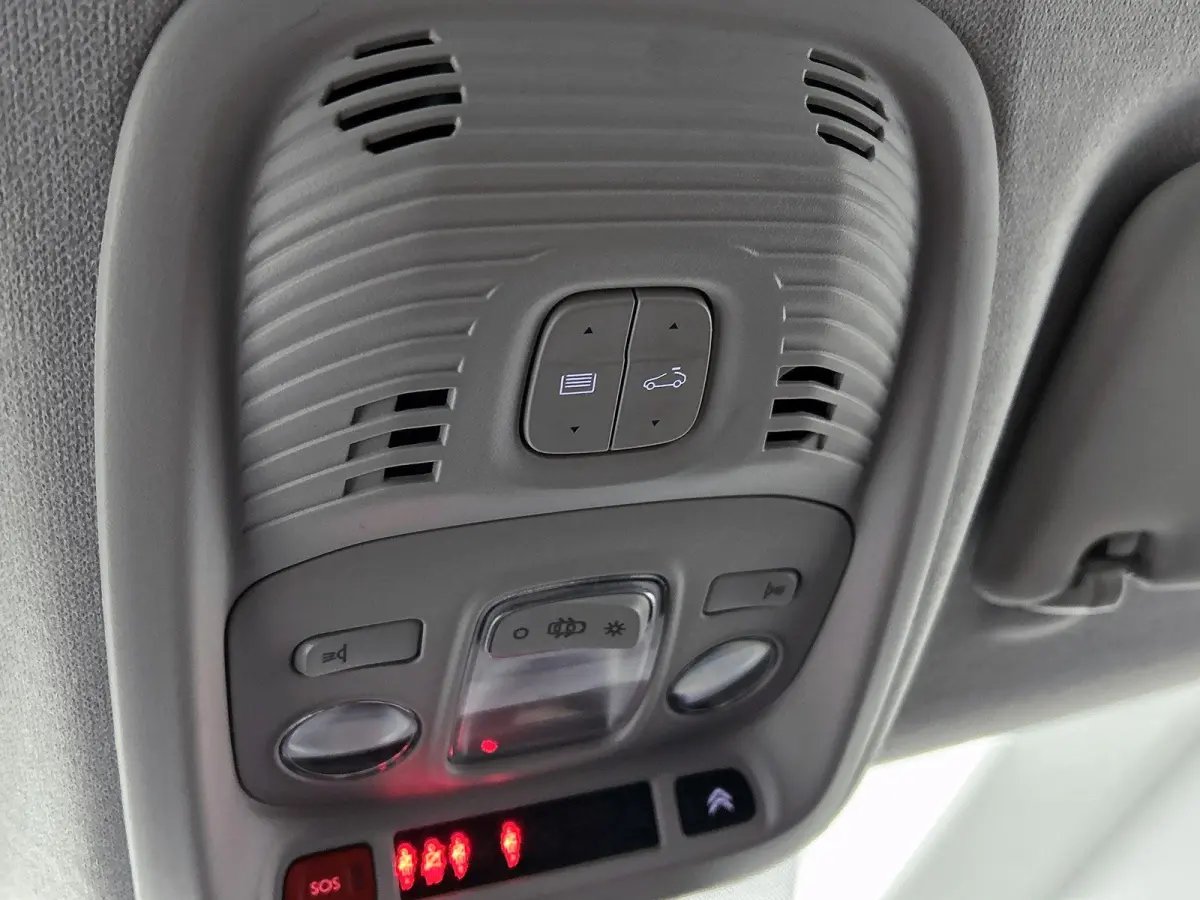 1.2 130pk Shine Automaat | Schuif-/Kanteldak | 17"LMV | Navigatie | Climate Control | Cruise Control | Camera | Parkeersensoren | Armsteun Voor |