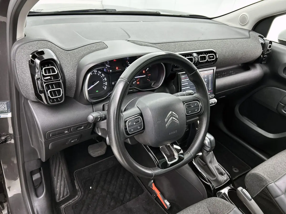 1.2 130pk Shine Automaat | Schuif-/Kanteldak | 17"LMV | Navigatie | Climate Control | Cruise Control | Camera | Parkeersensoren | Armsteun Voor |