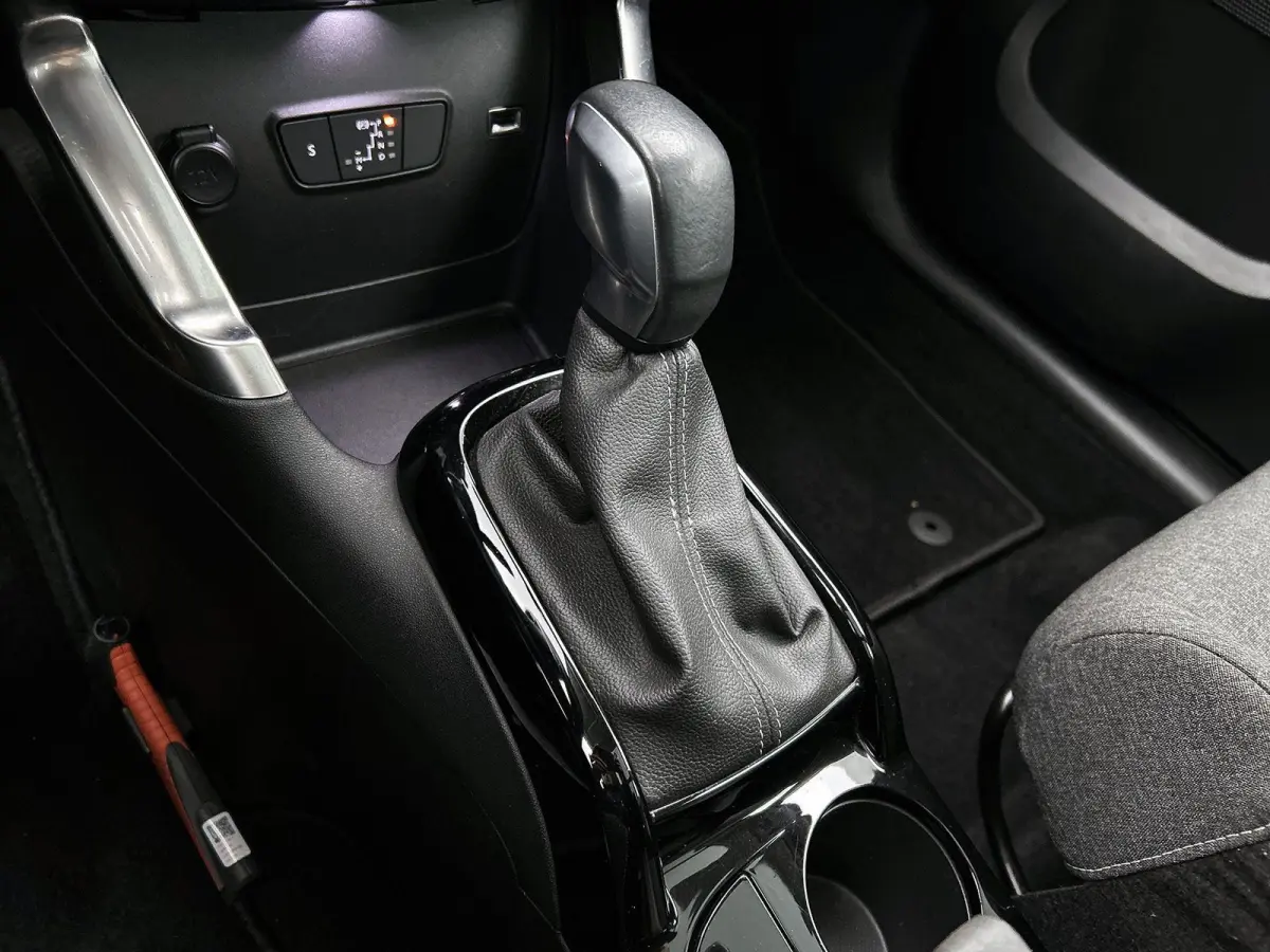 1.2 130pk Shine Automaat | Schuif-/Kanteldak | 17"LMV | Navigatie | Climate Control | Cruise Control | Camera | Parkeersensoren | Armsteun Voor |