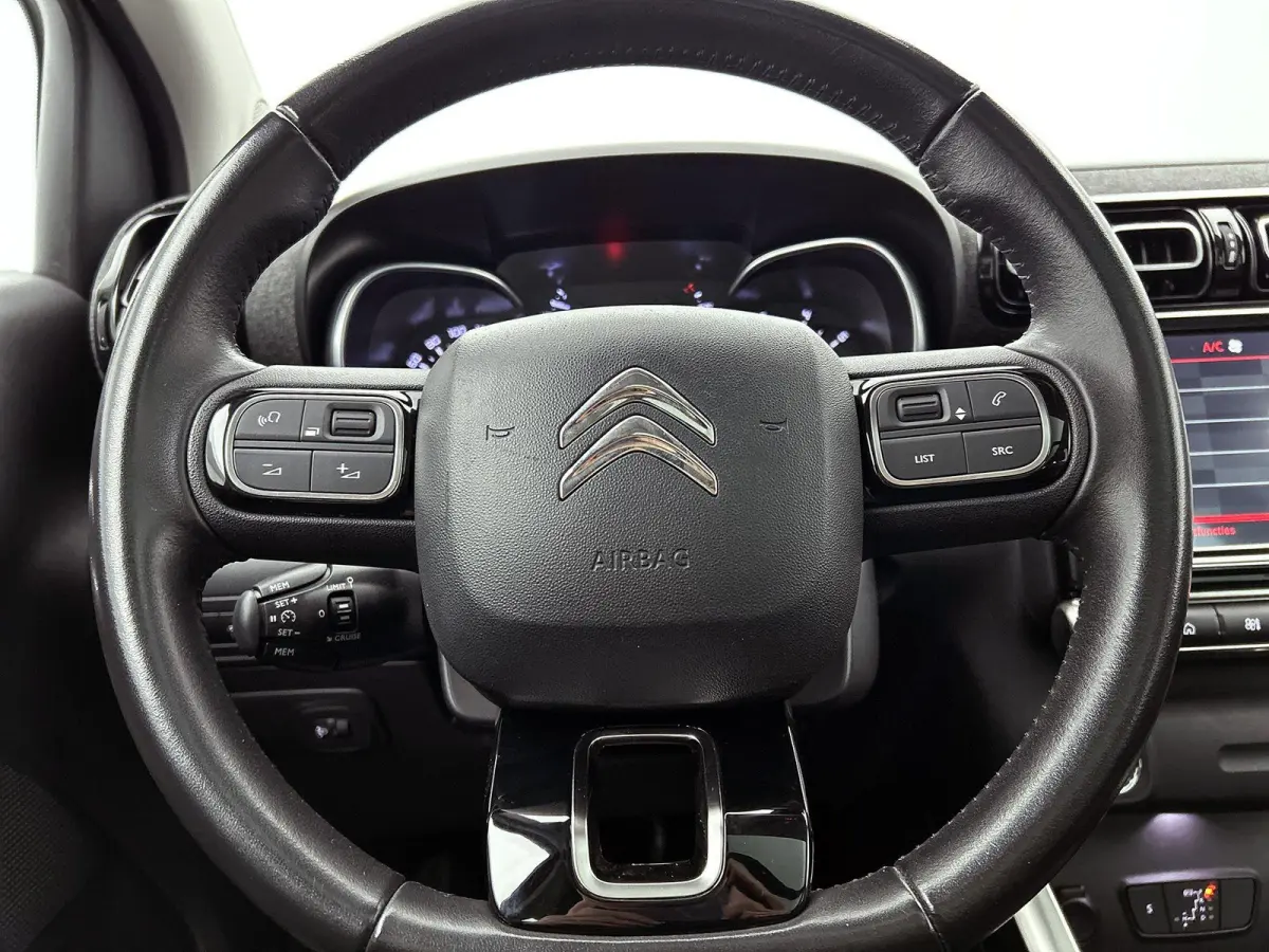 1.2 130pk Shine Automaat | Schuif-/Kanteldak | 17"LMV | Navigatie | Climate Control | Cruise Control | Camera | Parkeersensoren | Armsteun Voor |