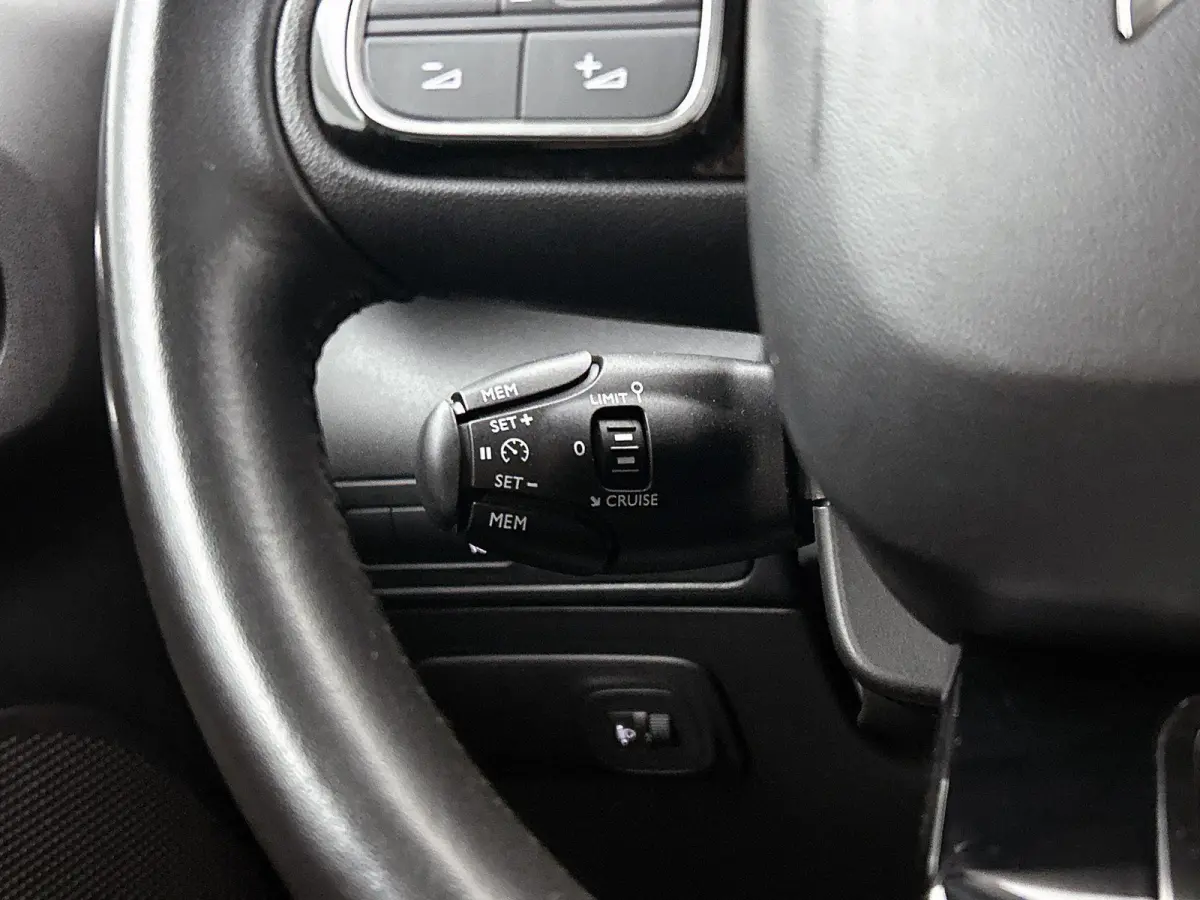 1.2 130pk Shine Automaat | Schuif-/Kanteldak | 17"LMV | Navigatie | Climate Control | Cruise Control | Camera | Parkeersensoren | Armsteun Voor |