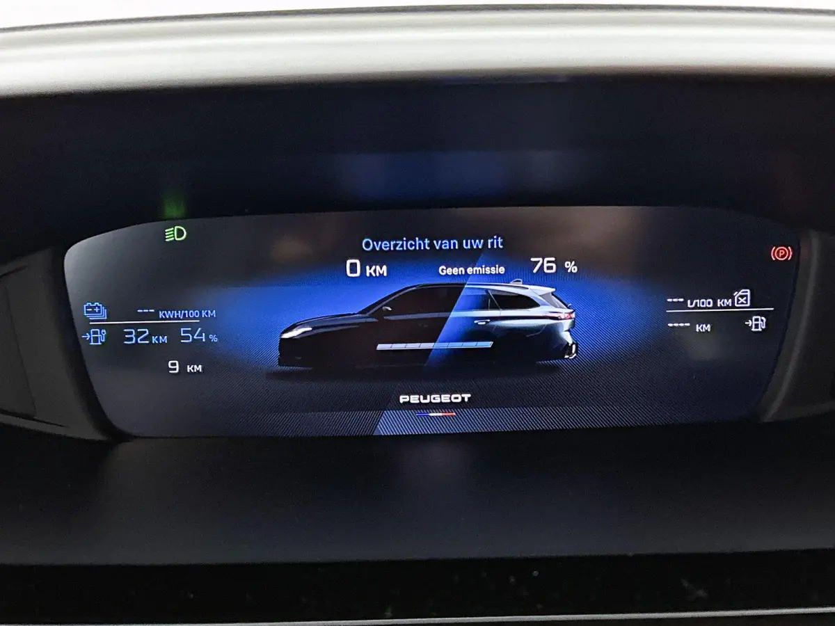 1.6 Plug-in Hybrid 195pk Allure Automaat | 360 Camera | Alarmklasse 3 | Adaptieve Cruise Control | Navigatie | Climate Control | 17"LMV | LED |