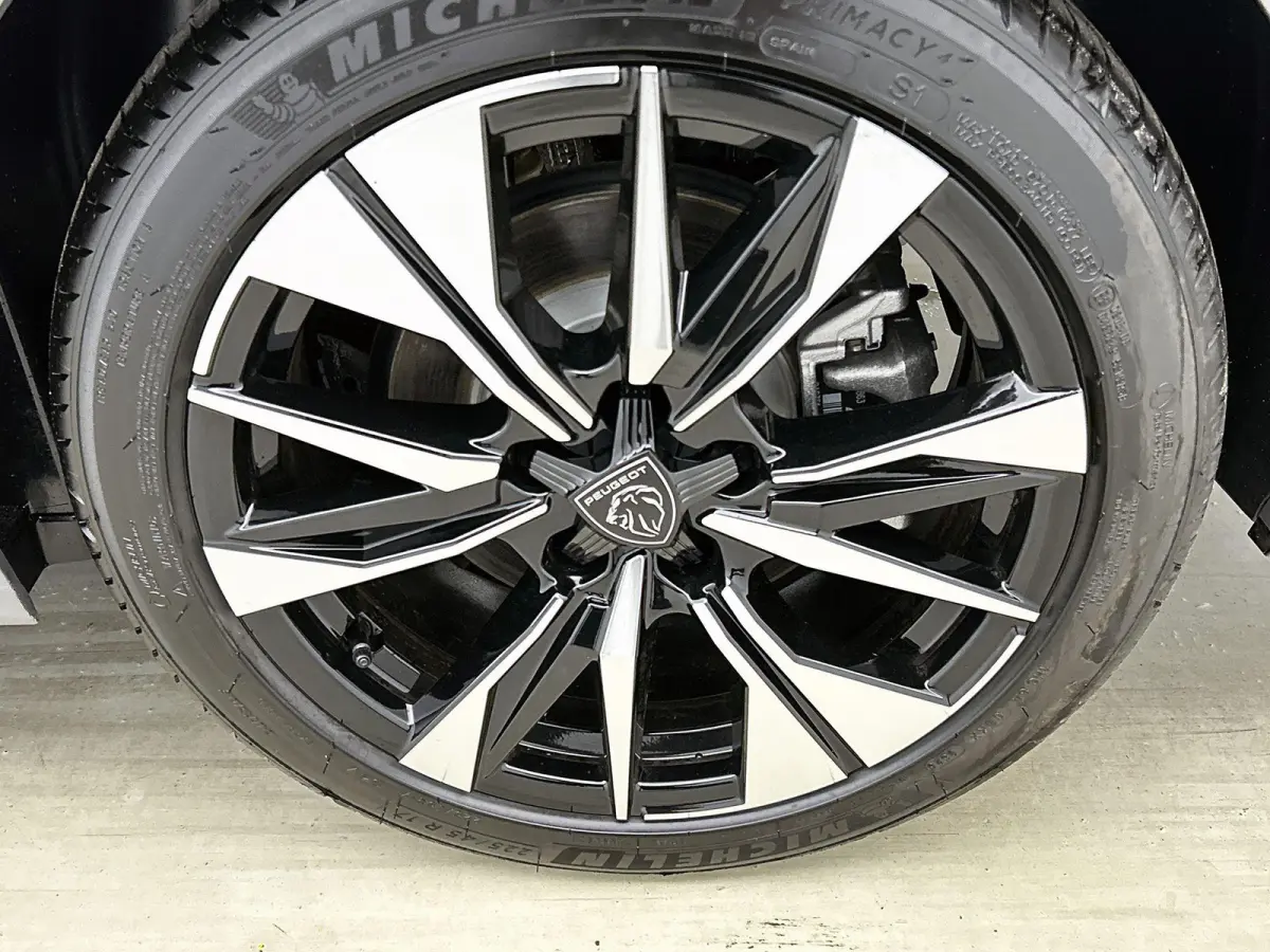 1.6 Plug-in Hybrid 195pk Allure Automaat | 360 Camera | Alarmklasse 3 | Adaptieve Cruise Control | Navigatie | Climate Control | 17"LMV | LED |