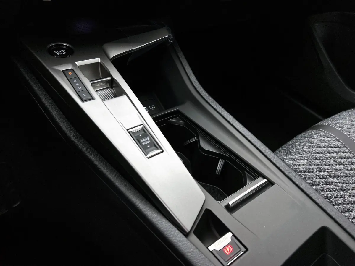 1.6 Plug-in Hybrid 195pk Allure Automaat | 360 Camera | Alarmklasse 3 | Adaptieve Cruise Control | Navigatie | Climate Control | 17"LMV | LED |