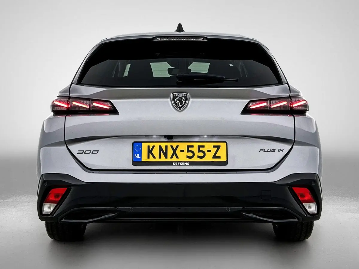 1.6 Plug-in Hybrid 195pk Allure Automaat | 360 Camera | Alarmklasse 3 | Adaptieve Cruise Control | Navigatie | Climate Control | 17"LMV | LED |