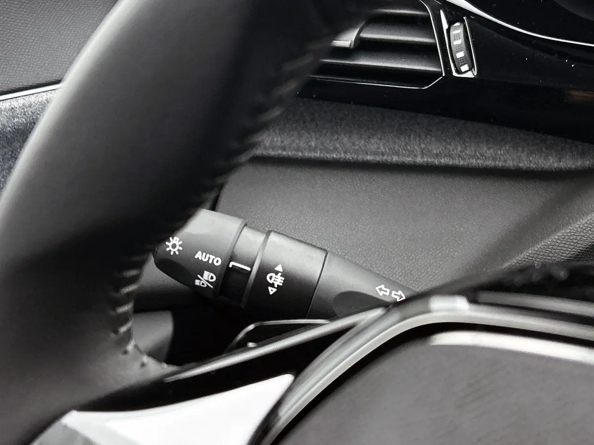 1.6 Plug-in Hybrid 195pk Allure Automaat | 360 Camera | Alarmklasse 3 | Adaptieve Cruise Control | Navigatie | Climate Control | 17"LMV | LED |