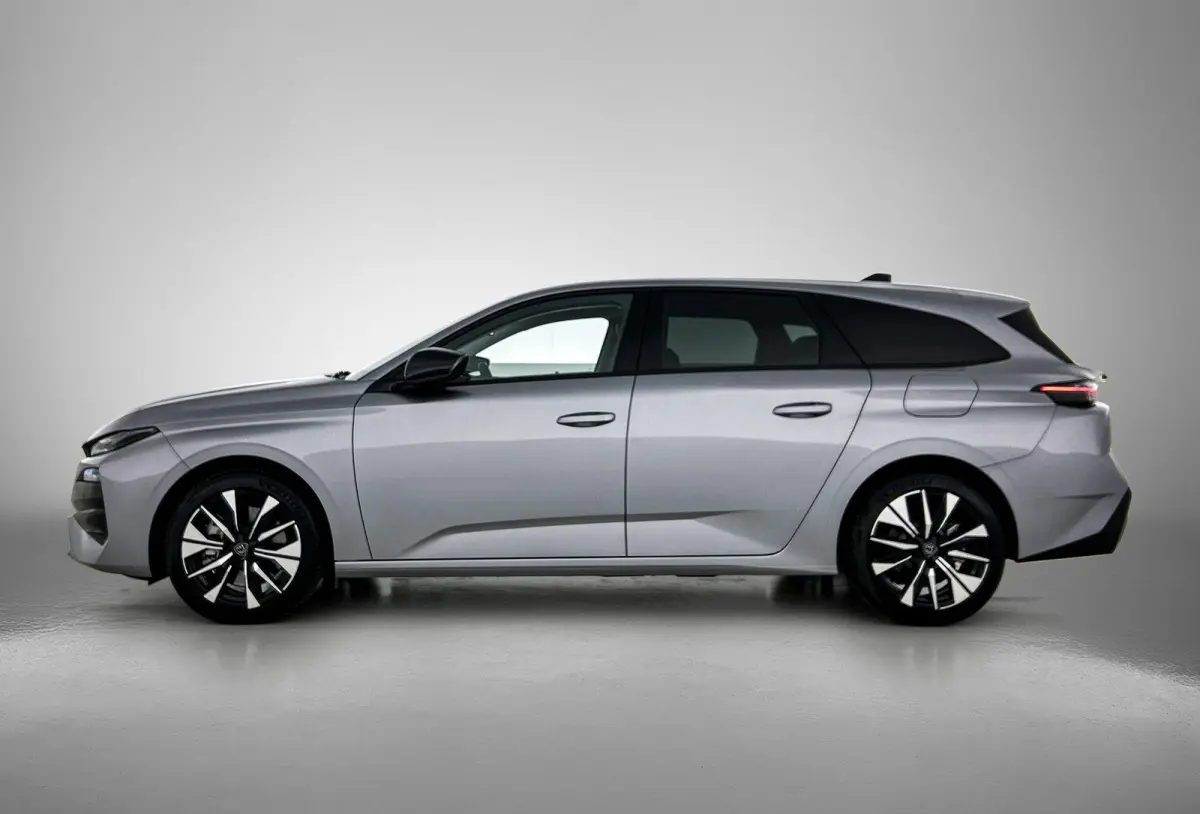 1.6 Plug-in Hybrid 195pk Allure Automaat | 360 Camera | Alarmklasse 3 | Adaptieve Cruise Control | Navigatie | Climate Control | 17"LMV | LED |