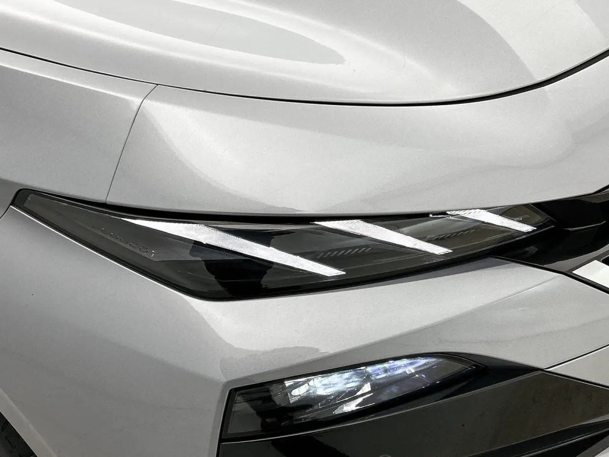 1.6 Plug-in Hybrid 195pk Allure Automaat | 360 Camera | Alarmklasse 3 | Adaptieve Cruise Control | Navigatie | Climate Control | 17"LMV | LED |