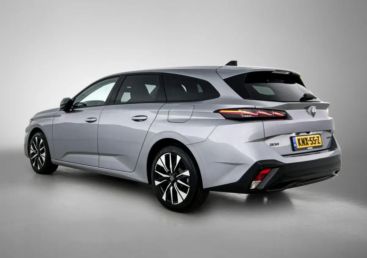 1.6 Plug-in Hybrid 195pk Allure Automaat | 360 Camera | Alarmklasse 3 | Adaptieve Cruise Control | Navigatie | Climate Control | 17"LMV | LED |