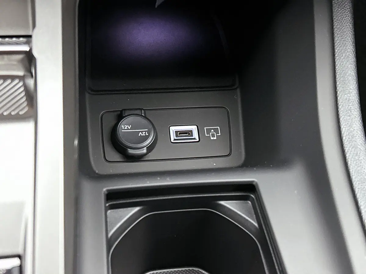 1.6 Plug-in Hybrid 195pk Allure Automaat | 360 Camera | Alarmklasse 3 | Adaptieve Cruise Control | Navigatie | Climate Control | 17"LMV | LED |