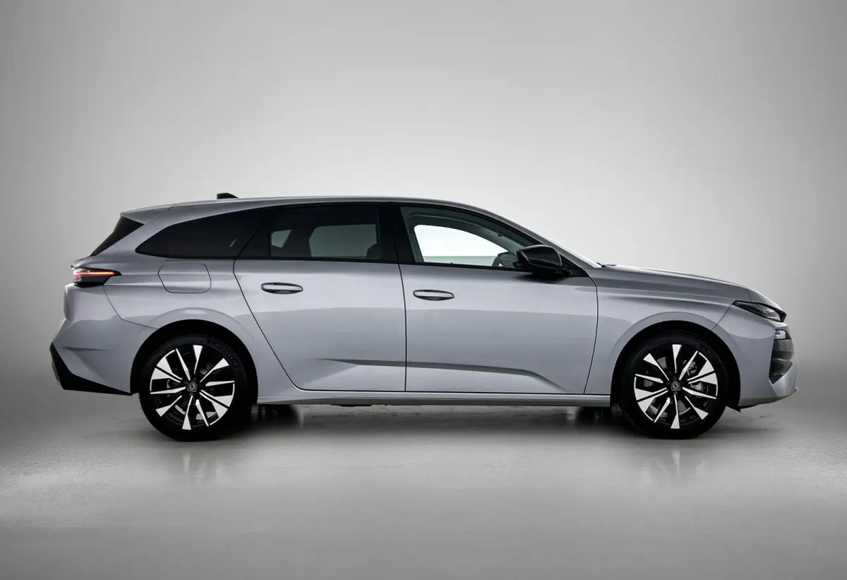 1.6 Plug-in Hybrid 195pk Allure Automaat | 360 Camera | Alarmklasse 3 | Adaptieve Cruise Control | Navigatie | Climate Control | 17"LMV | LED |