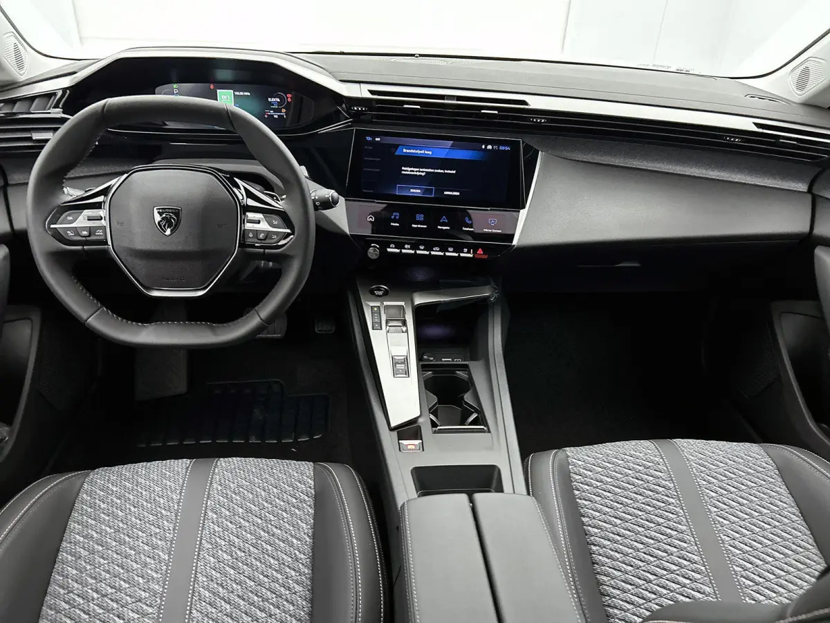 1.6 Plug-in Hybrid 195pk Allure Automaat | 360 Camera | Alarmklasse 3 | Adaptieve Cruise Control | Navigatie | Climate Control | 17"LMV | LED |
