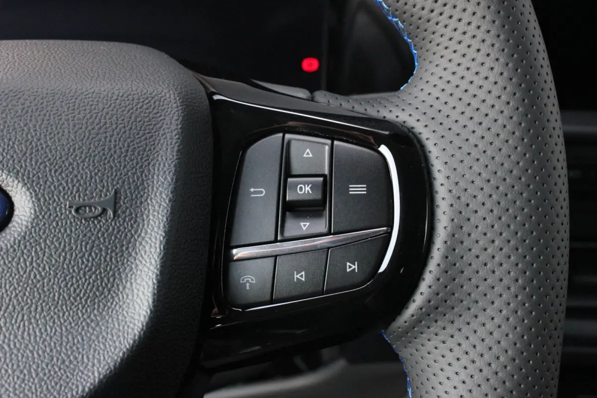 320 L2H1 MS-RT 71kWh 286PK DC DUBBEL CABINE / KUIPSTOELEN / DIRECT RIJDEN / NAVIGATIE / BLACK OPS/JB-EDITION