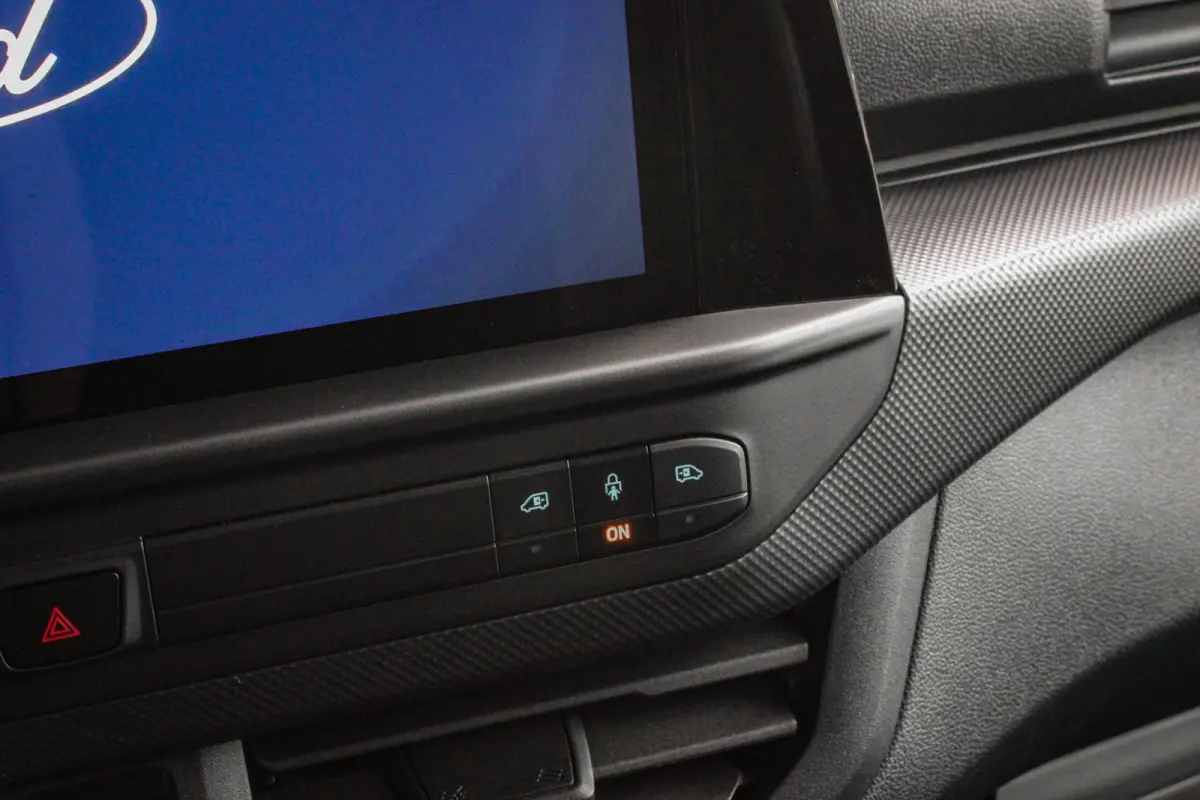 320 L2H1 MS-RT 71kWh 286PK DC DUBBEL CABINE / KUIPSTOELEN / DIRECT RIJDEN / NAVIGATIE / BLACK OPS/JB-EDITION