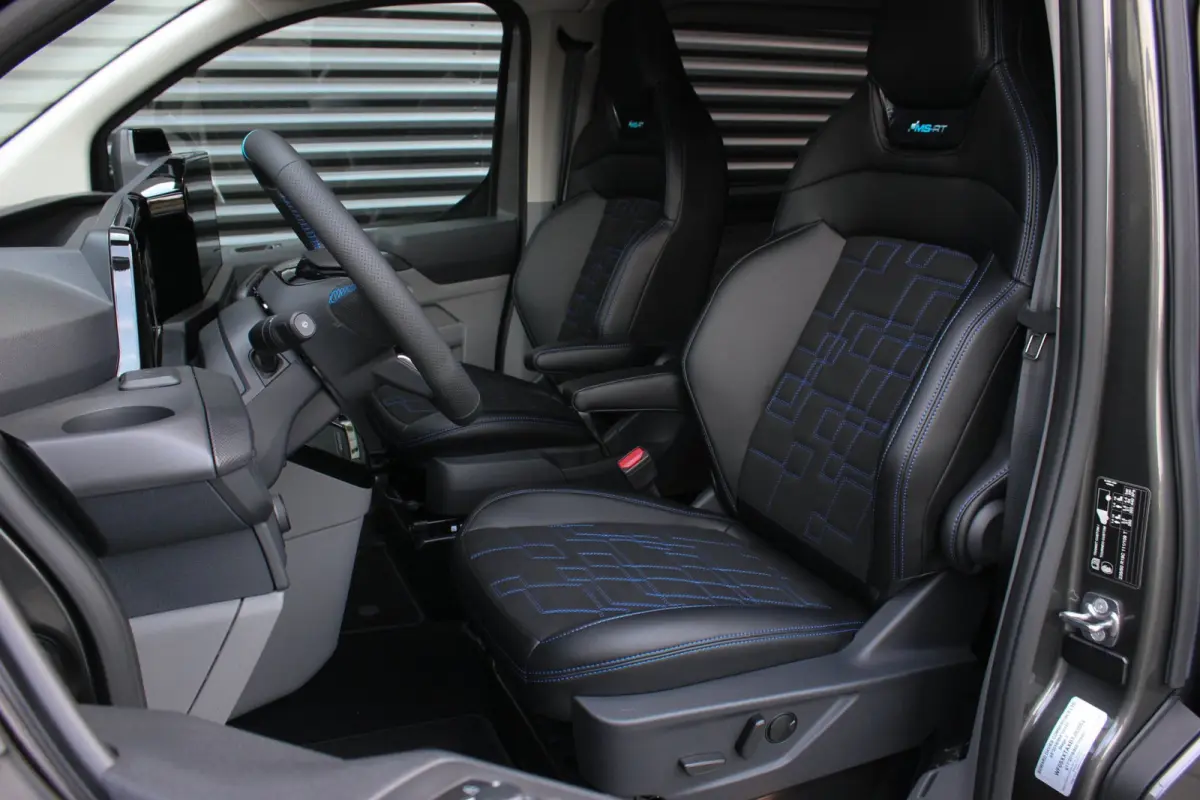 320 L2H1 MS-RT 71kWh 286PK DC DUBBEL CABINE / KUIPSTOELEN / DIRECT RIJDEN / NAVIGATIE / BLACK OPS/JB-EDITION