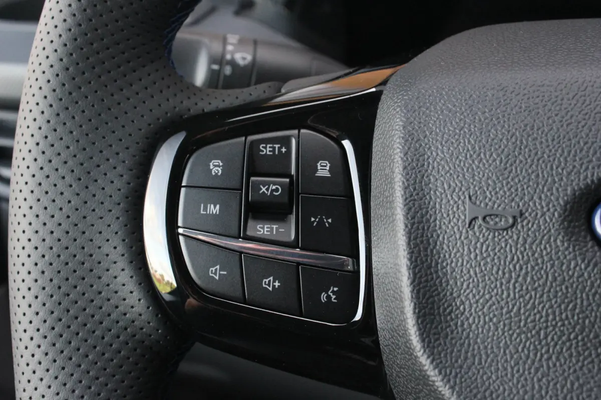 320 L2H1 MS-RT 71kWh 286PK DC DUBBEL CABINE / KUIPSTOELEN / DIRECT RIJDEN / NAVIGATIE / BLACK OPS/JB-EDITION