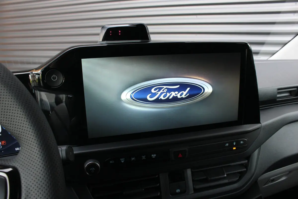 320 L2H1 MS-RT 71kWh 286PK DC DUBBEL CABINE / KUIPSTOELEN / DIRECT RIJDEN / NAVIGATIE / BLACK OPS/JB-EDITION