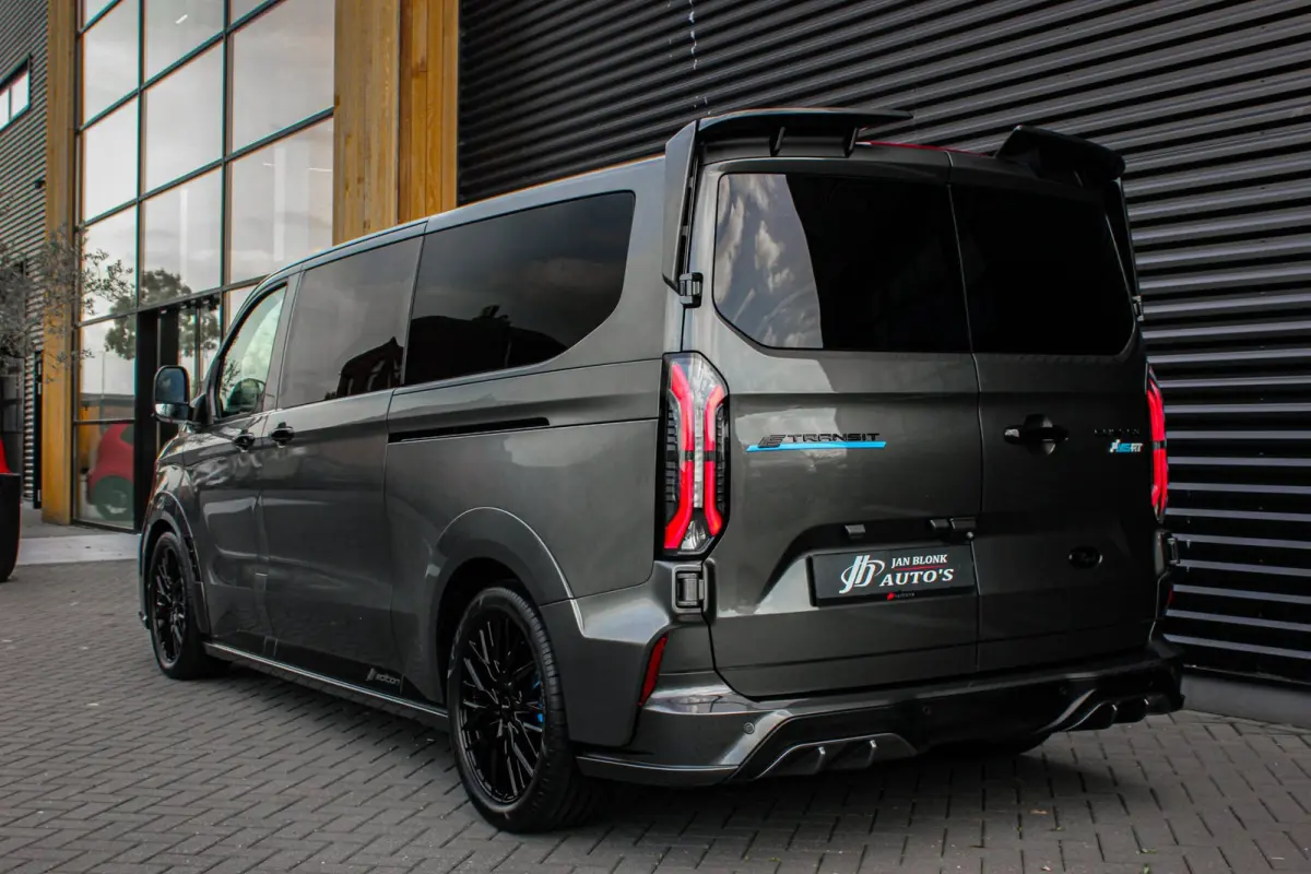320 L2H1 MS-RT 71kWh 286PK DC DUBBEL CABINE / KUIPSTOELEN / DIRECT RIJDEN / NAVIGATIE / BLACK OPS/JB-EDITION