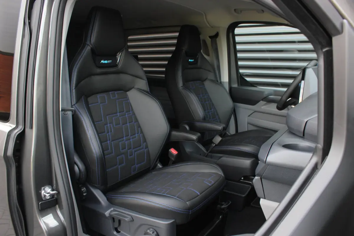 320 L2H1 MS-RT 71kWh 286PK DC DUBBEL CABINE / KUIPSTOELEN / DIRECT RIJDEN / NAVIGATIE / BLACK OPS/JB-EDITION
