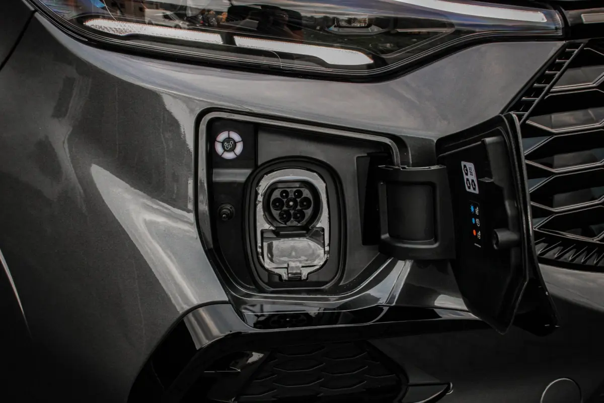 320 L2H1 MS-RT 71kWh 286PK DC DUBBEL CABINE / KUIPSTOELEN / DIRECT RIJDEN / NAVIGATIE / BLACK OPS/JB-EDITION
