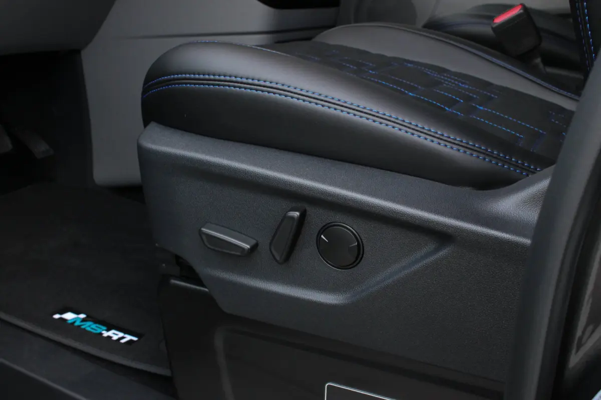 320 L2H1 MS-RT 71kWh 286PK DC DUBBEL CABINE / KUIPSTOELEN / DIRECT RIJDEN / NAVIGATIE / BLACK OPS/JB-EDITION