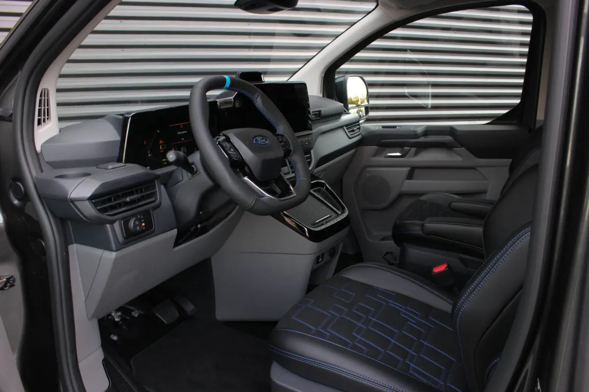 320 L2H1 MS-RT 71kWh 286PK DC DUBBEL CABINE / KUIPSTOELEN / DIRECT RIJDEN / NAVIGATIE / BLACK OPS/JB-EDITION