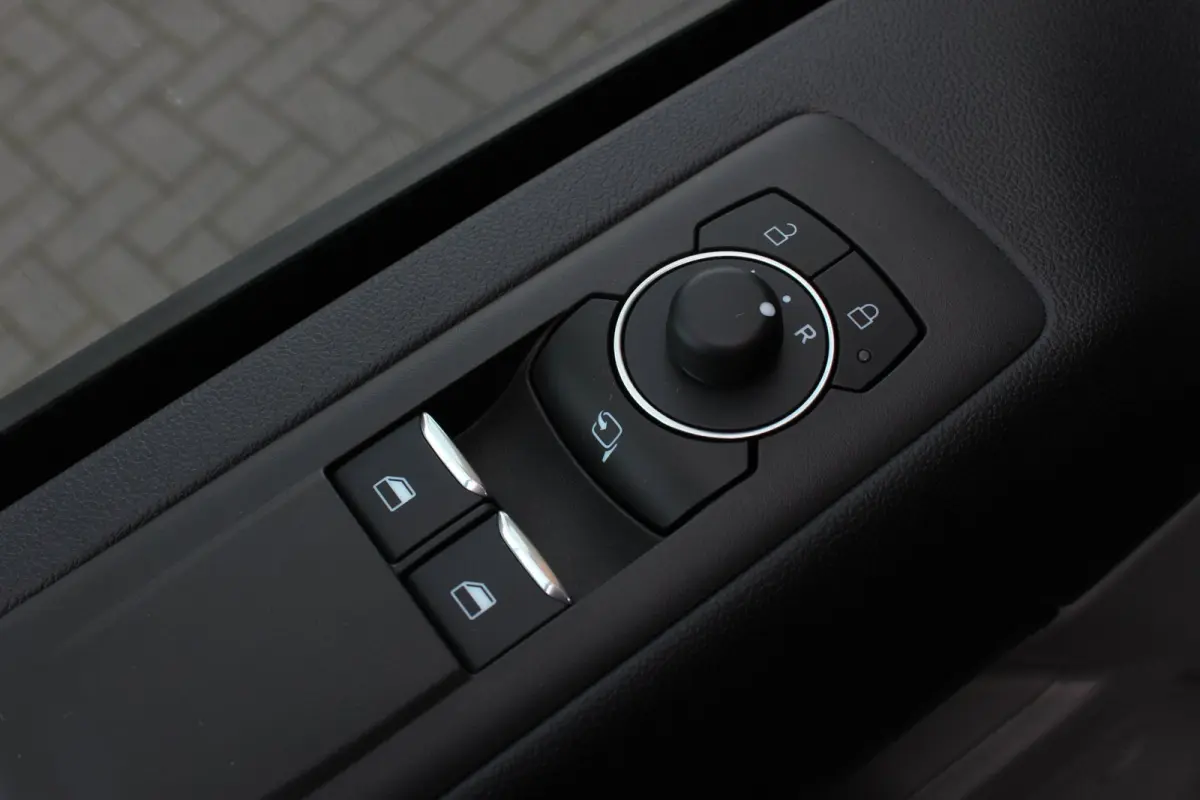 320 L2H1 MS-RT 71kWh 286PK DC DUBBEL CABINE / KUIPSTOELEN / DIRECT RIJDEN / NAVIGATIE / BLACK OPS/JB-EDITION
