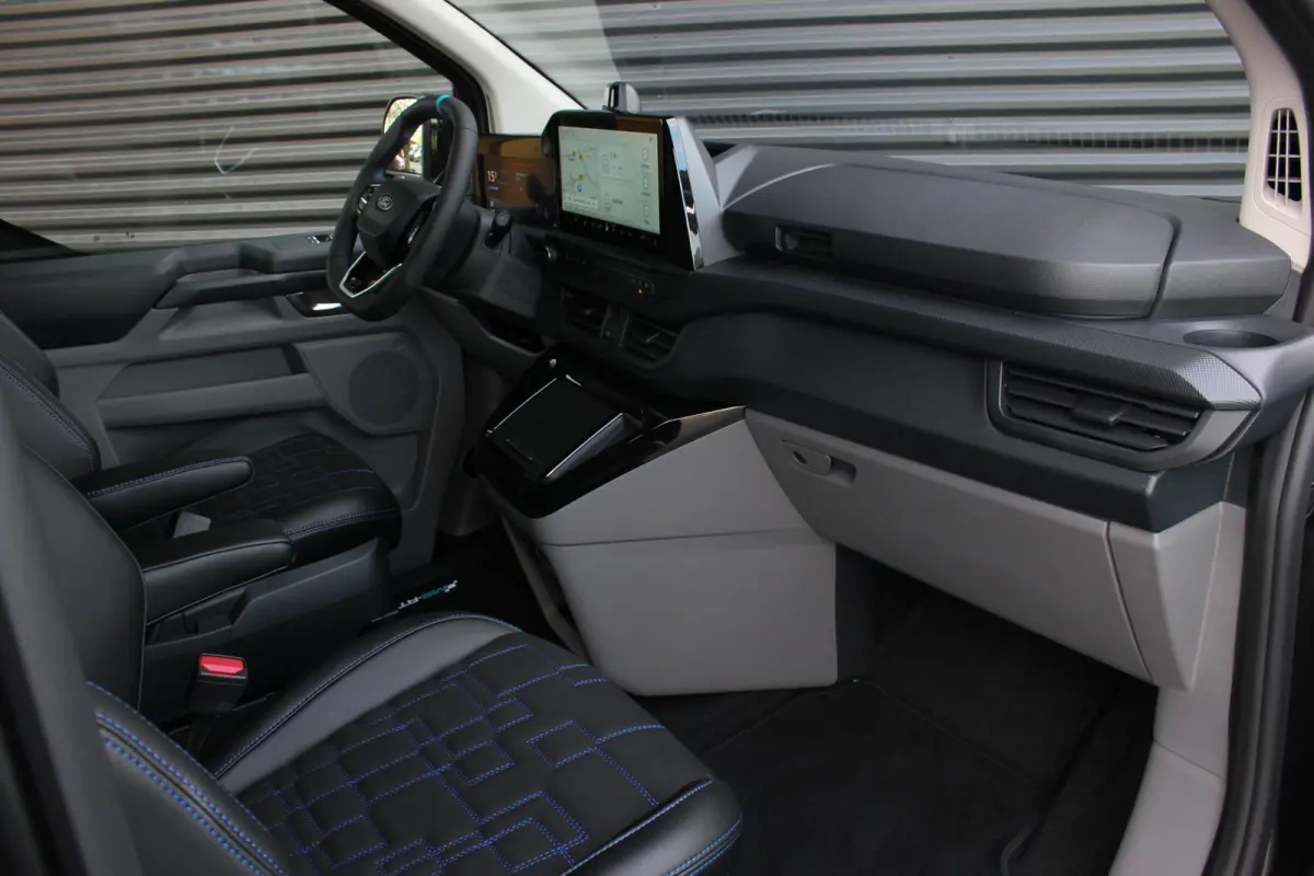 320 L2H1 MS-RT 71kWh 286PK DC DUBBEL CABINE / KUIPSTOELEN / DIRECT RIJDEN / NAVIGATIE / BLACK OPS/JB-EDITION