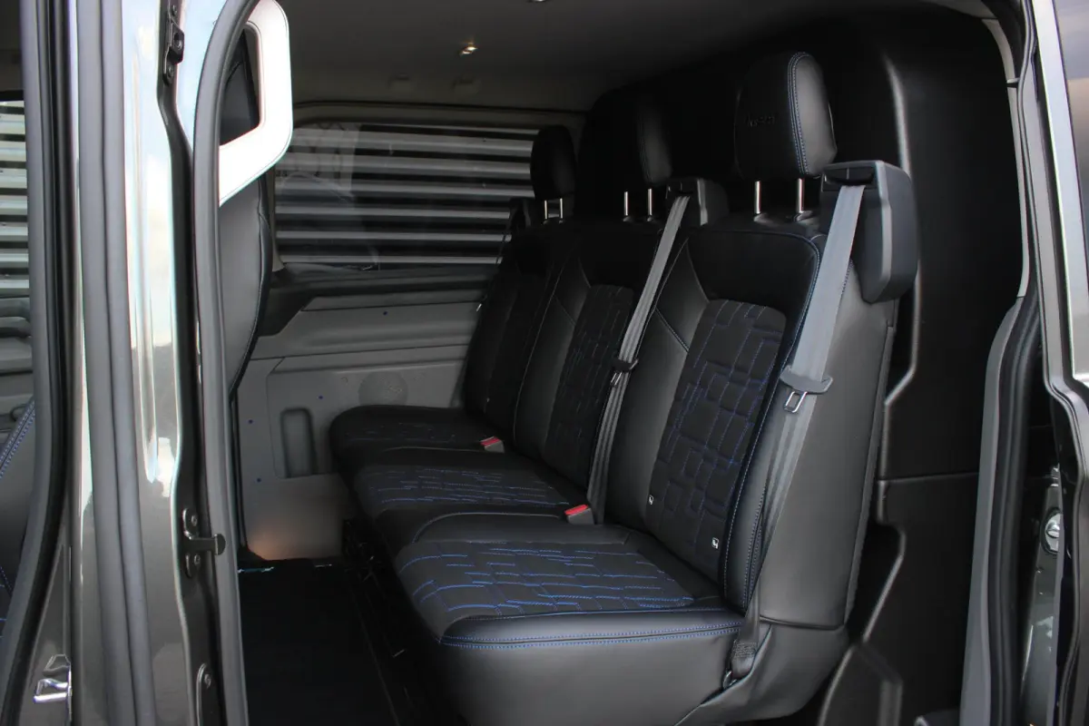 320 L2H1 MS-RT 71kWh 286PK DC DUBBEL CABINE / KUIPSTOELEN / DIRECT RIJDEN / NAVIGATIE / BLACK OPS/JB-EDITION