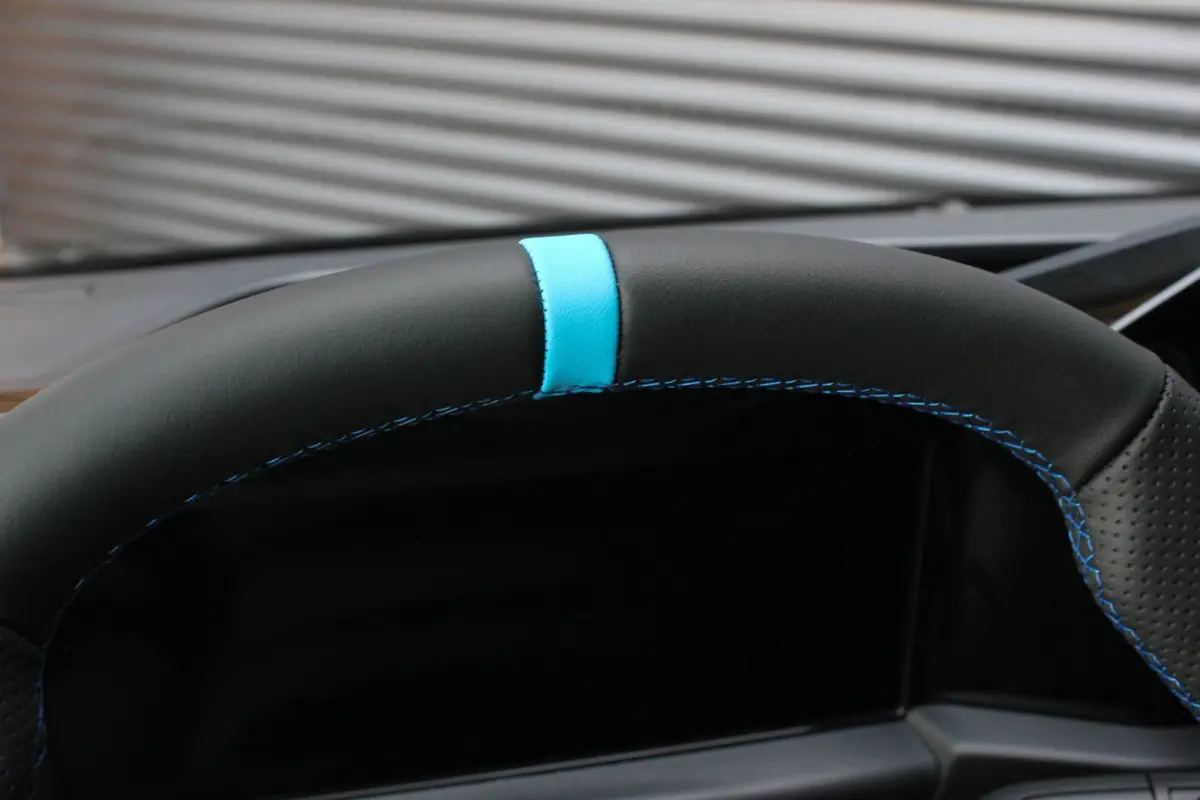 320 L2H1 MS-RT 71kWh 286PK DC DUBBEL CABINE / KUIPSTOELEN / DIRECT RIJDEN / NAVIGATIE / BLACK OPS/JB-EDITION