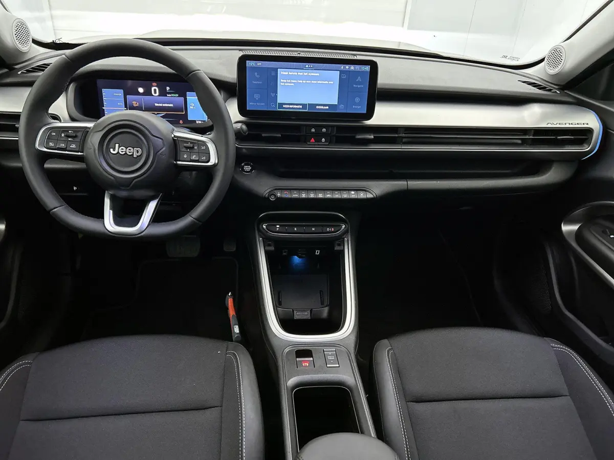 Avenger 156pk 54 kWh Automaat ACCU 97,9% | 3-Fase | Elektrische Achterklep | Dodehoekdetectie | Adaptieve Cruise Control | 18"LMV | LED | Navigatie | Apple Carplay/Android Auto |