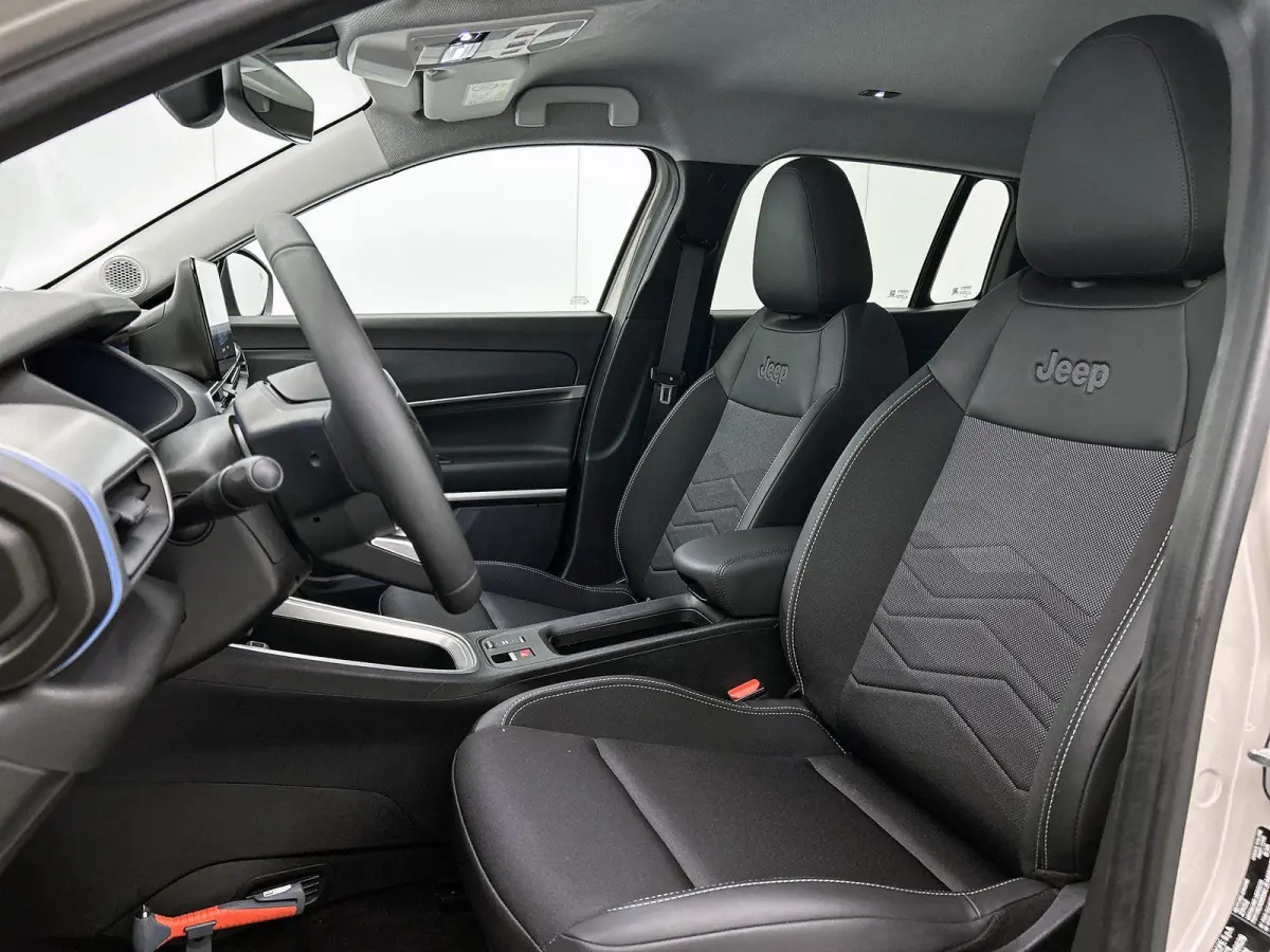 Avenger 156pk 54 kWh Automaat ACCU 97,9% | 3-Fase | Elektrische Achterklep | Dodehoekdetectie | Adaptieve Cruise Control | 18"LMV | LED | Navigatie | Apple Carplay/Android Auto |