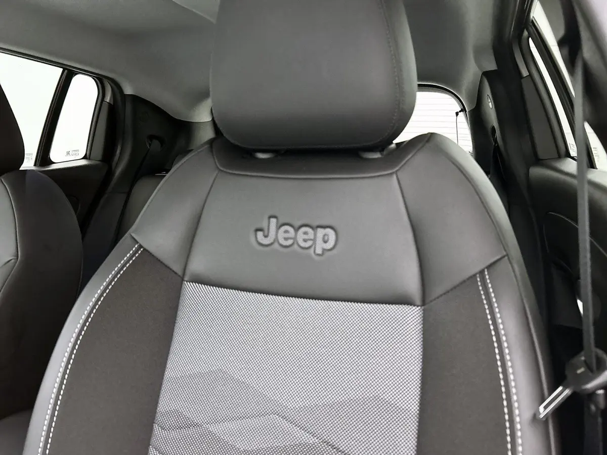 Avenger 156pk 54 kWh Automaat ACCU 97,9% | 3-Fase | Elektrische Achterklep | Dodehoekdetectie | Adaptieve Cruise Control | 18"LMV | LED | Navigatie | Apple Carplay/Android Auto |