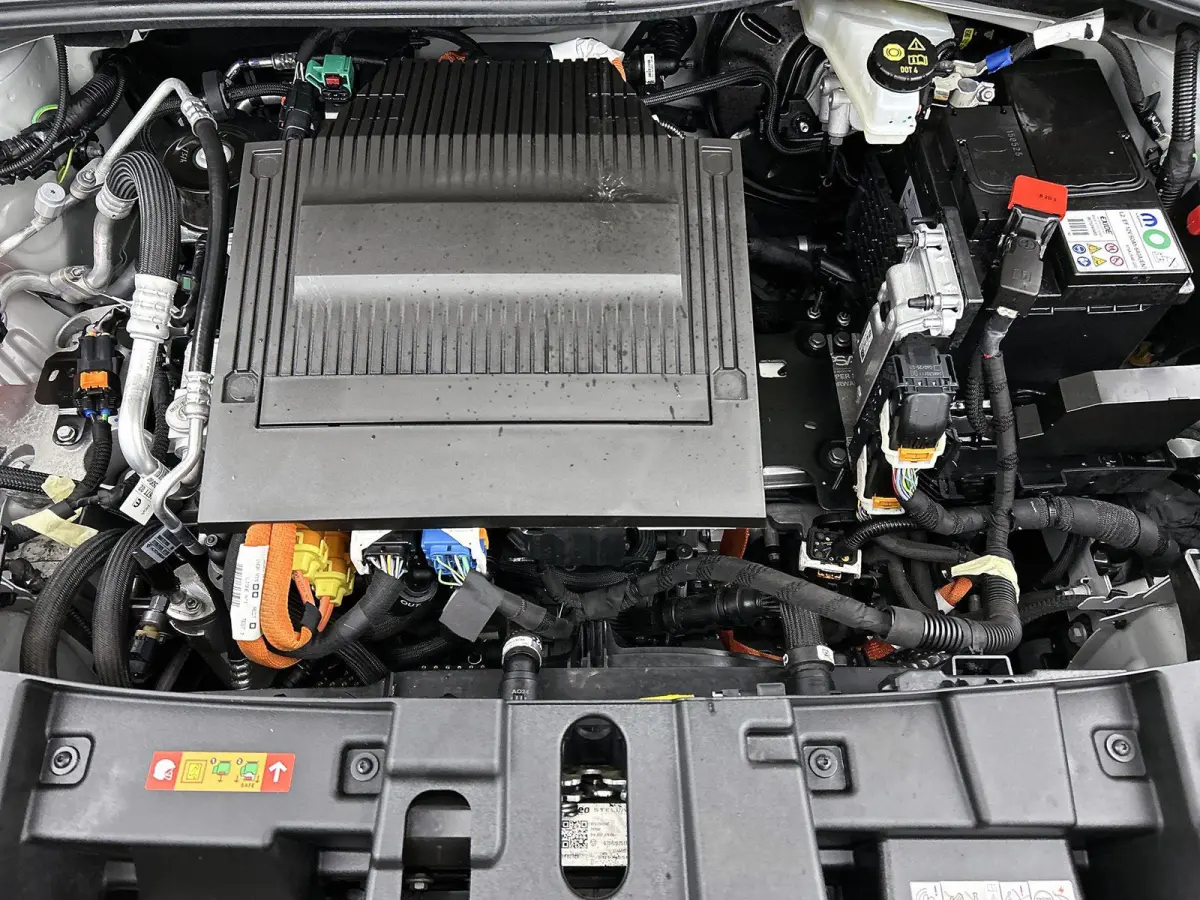Avenger 156pk 54 kWh Automaat ACCU 97,9% | 3-Fase | Elektrische Achterklep | Dodehoekdetectie | Adaptieve Cruise Control | 18"LMV | LED | Navigatie | Apple Carplay/Android Auto |